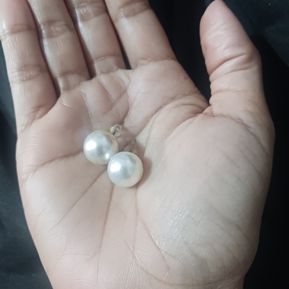 Women Fashion Pearl White Ball Mini Stud Earrings - Picture 4 of 6